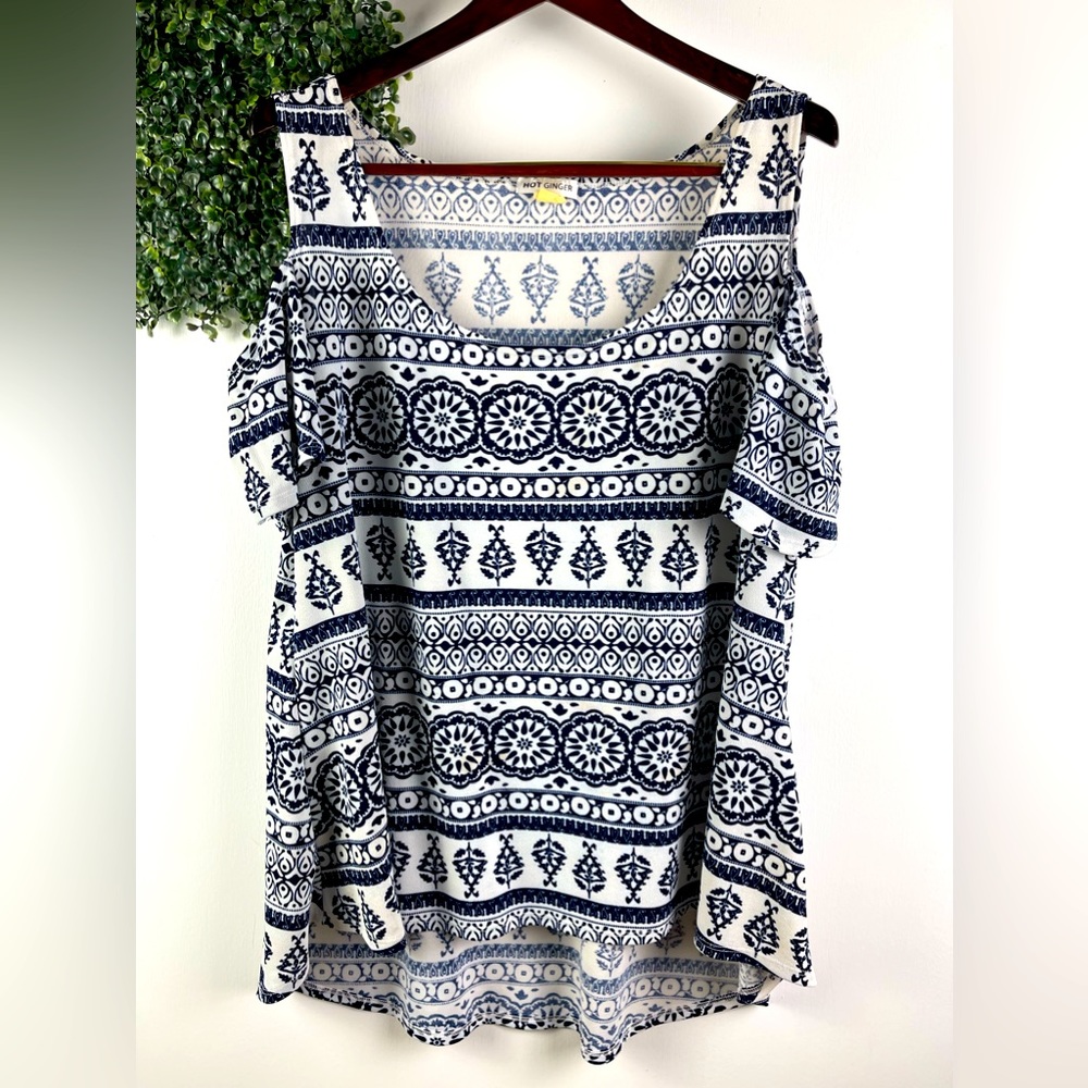 Hot Ginger || flare sleeve shoulder peek